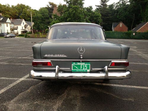 Mercedes 200d fintail #7