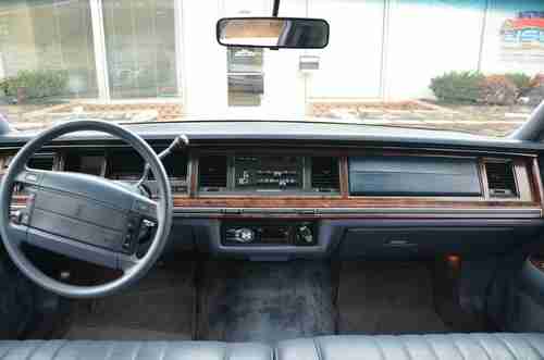 Sell Used 1990 Lincoln Town Car Base Sedan 4 Door 5 0l In