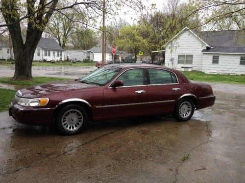 Sell Used 2000 Lincoln Town Car Cartier Sedan 4 Door 4 6l In