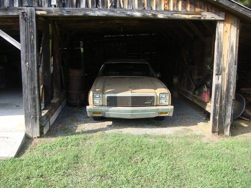 Buy used 1977 Chevrolet Malibu Classic Sedan 4-Door 5.0L in Plainville