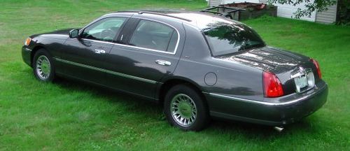 2002 lincoln town car cartier for sale