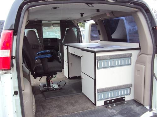 Sell Used Chevrolet 04 Full Size Van Mobile Office Desk Or Cargo