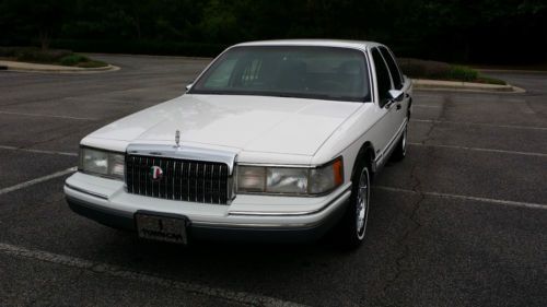 Purchase used 1994 Lincoln Town Car Signature Series in United States