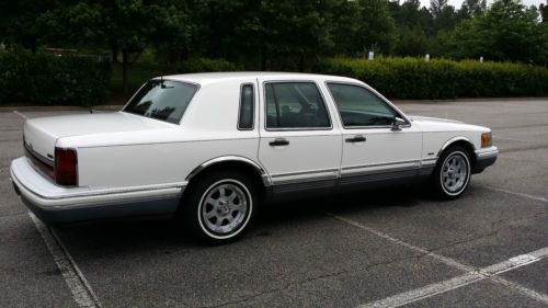 Purchase used 1994 Lincoln Town Car Signature Series in United States