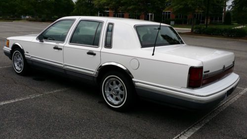 Purchase used 1994 Lincoln Town Car Signature Series in United States