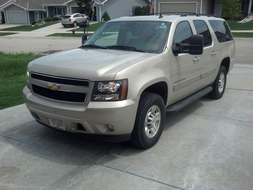 2009 3/4 ton chevy suburban 2500 lt - low miles / very nice / non-smoker