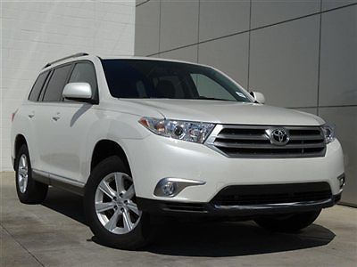 2012 toyota highlander fwd v6 (blizzard pearl)