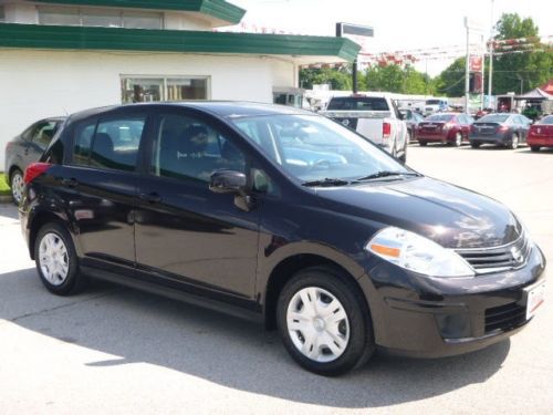 2011  4-door nissan versa sl hatchback - excellent condition