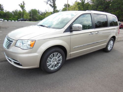 2014 chrysler town & country limited