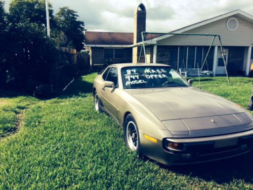 1984 porsche 944 base coupe 2-door 2.5l