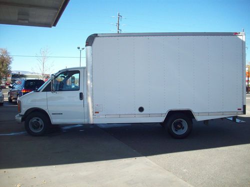 2001 gmc savana 3500 base cutaway box van 2-door 5.7l 1 owner 14' box rust-free