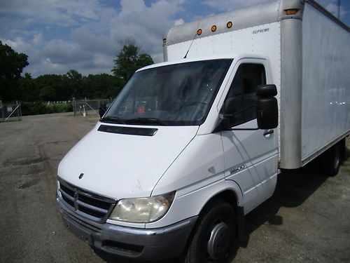 2005 dodge-freieghtliner 3500 sprinter 14' box truck