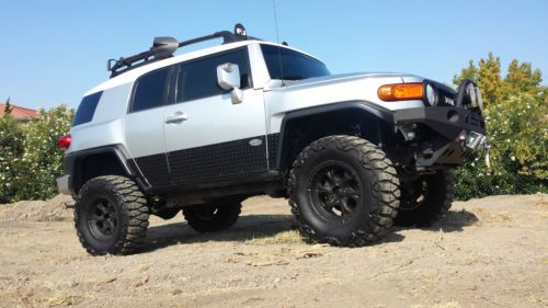 2007 toyota fj cruiser 4wd, 58k miles, fully loaded-6&#034; lifted--off-road ready