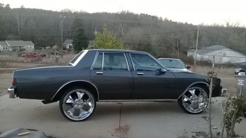 1989 chevy caprice on 24&#034; rims