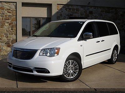 2014 chrysler town &amp; country touring-l automatic, navigation, leather