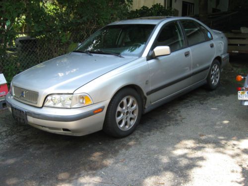 2000 volvo s40  sedan 4-door 1.9l parts car not running