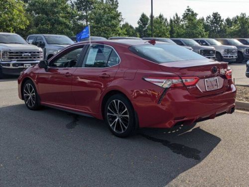 2020 toyota camry se