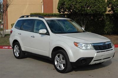 2010 subaru forester wgn awd==pearl white ==moonroof==