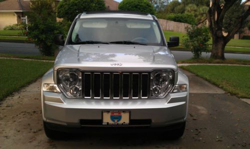 2011 jeep liberty 4 x 4 limited