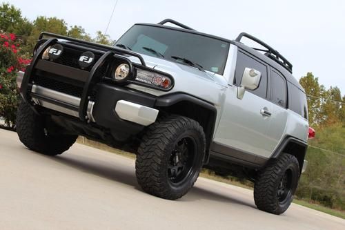 2007 toyota fj cruiser, 4x4, navigation, sunroof, 3&#034; lift, rims, custom sound!!!