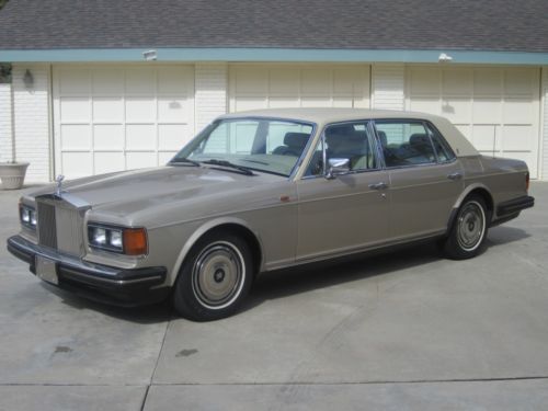 1989 rolls-royce silver spur 55k miles. nice car. ready to be driven and enjoyed