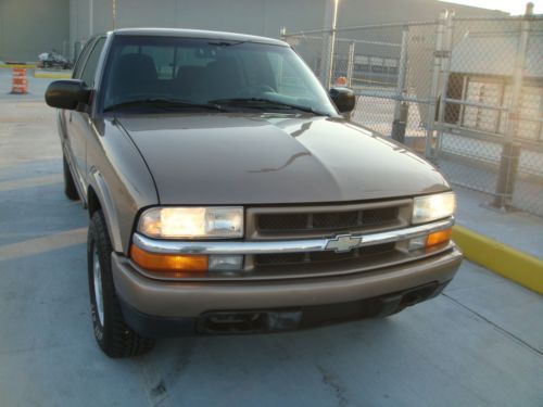 2003 chevrolet s10 ls 4 door 4x4 pickup truck very clean!! low reserve!! l@@k!!!