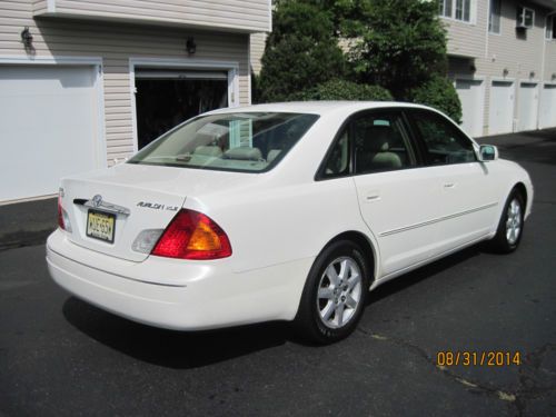 2001 white toyota avalon 6cyl