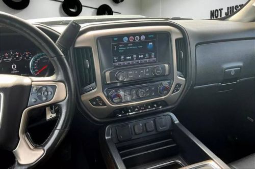 2019 gmc sierra 2500 denali pickup 4d 6 1/2 ft