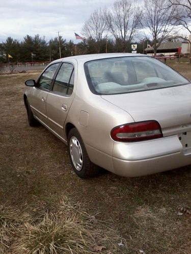 Clean lo 80k mile 1997 nissan altima gle auto 4cyl !