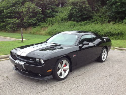 2012 dodge challenger srt8 coupe 2-door 6.4l