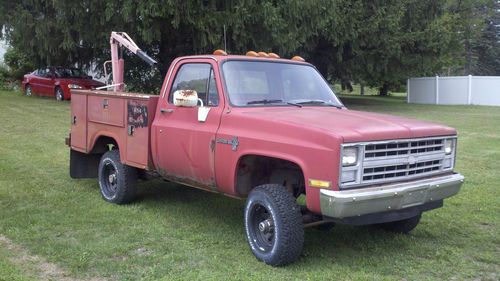 1985 chevy 1500 1/2 ton utility body 4x4 truck with crane hoist no reserve