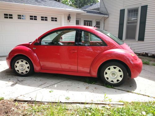 1999 red volkswagen beetle - 2 dr coupe 2.0 gls