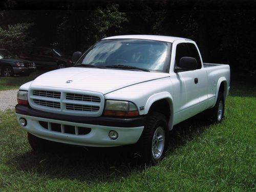 1999 dodge dakota ext cab, good looking, runs and drives great