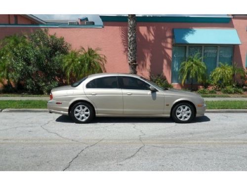 Beautiful car, sun roof, leather interior, gold package, tinted glass