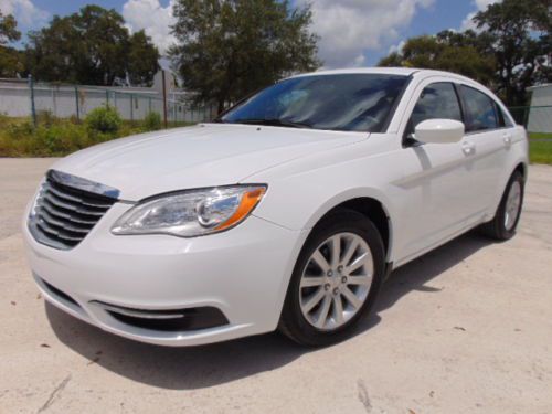 *super savings*  2013 chrysler 200 touring edition v6 - accident free 1 owner