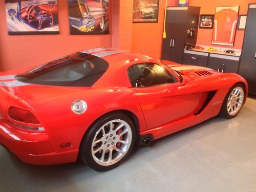 2006 dodge viper srt-10 coupe 2-door 8.3l