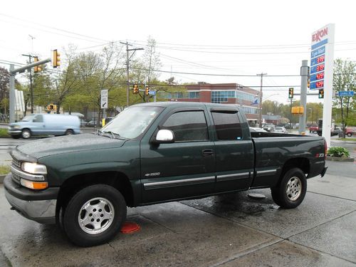 Ext cab 4x4 no reserve! drives like new! z71 clean! 01 great!