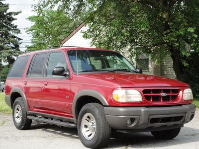 No reserve ford awd 4dr cold a/c no rust runs drives great