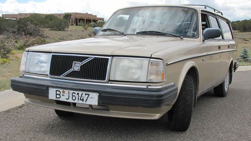 Volvo 245 dl wagon automatic no rust! runs great!! no reserve