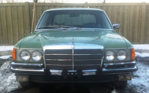 1973 mercedes 450 se excellent  condition, rare green color