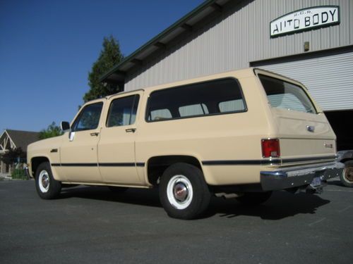 Nicest original suburban on the planet! 1986 gmc suburban almost new!