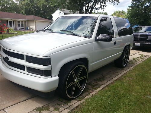 1999 chevy tahoe  4x4 2 door, only 149k original miles!