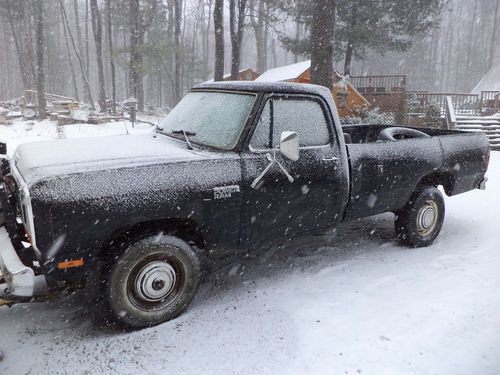 1984 dodge 250 4 x 4 plow truck no reserve !!!