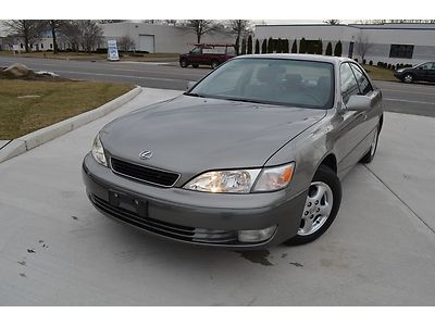 1998 lexus es 300 low miles , clean carfax ,service records