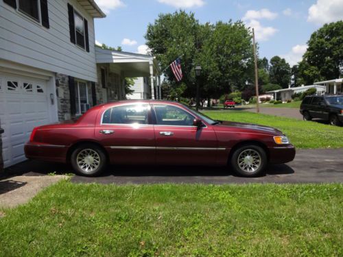 2002 lincoln town car signature sedan 4-door 4.6l