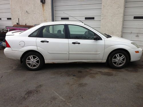 2000 ford focus se sedan 4-door 2.0l