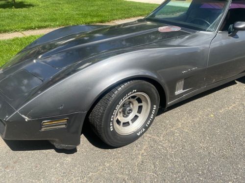 1982 chevrolet corvette base 2dr coupe