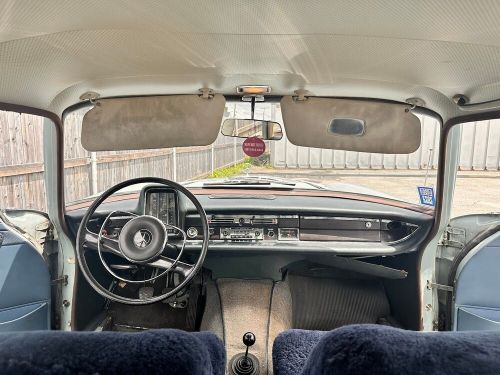 1967 mercedes-benz 200-series