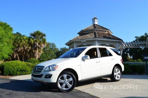 Awd***bluetec diesel***new car warranty-in service date 5/8/13***keyless go***