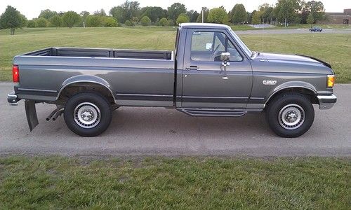 1989 ford f-250 xlt lariat standard cab pickup 2-door 4x2 7.5l